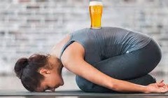 Tập Yoga và uống bia