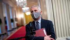 Trưởng Cố vấn Y tế của Nhà trắng – tiến sĩ Anthony Fauci, ủng hộ việc đeo nhiều khẩu trang cùng lúc (ảnh: CNP)