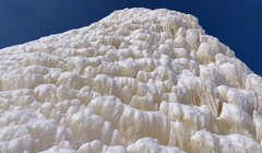 Tháp băng tự nhiên