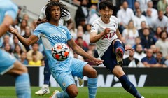 Cú cứalòng của Son Heung-min ghi bàn vào lưới Manchester City (ảnh: AFP)