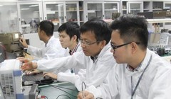 Các kỹ sư của Viettel đang nghiên cứu phát triển công nghệ mới (ảnh: Viện Nghiên cứu và Phát triển Viettel) 