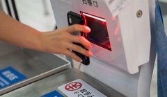 Quét mã thanh toán ở Trung Quốc (ảnh SCMP)