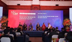 Các diễn giả thảo luận tại Diễn đàn quốc gia thường niên Văn hoá với doanh nghiệp 2021