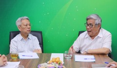 ông Nguyễn Sĩ Dũng và GS Vũ Minh Giang