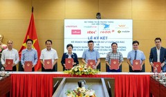 Đại diện 7 nhà mạng ký cam kết xử lý cuộc gọi rác (ảnh: Cục Viễn thông)