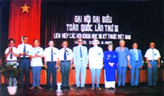 Đoàn Chủ tịch Liên hiệp Hội Việt Nam khóa III ra mắt Đại hội