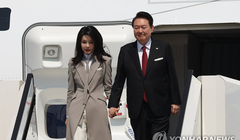 Tổng thống Hàn Quốc Yoon Suk Yeol và phu nhân (ảnh: Yonhap News)