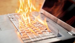 Hai vụ nổ laptop gây thương tích cho trẻ nhỏ trong 1 tuần: Sử dụng pin laptop thế nào cho đúng cách?