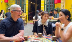 Ông Tim Cook ăn sáng với ca sĩ Mỹ Linh và Mỹ Anh
