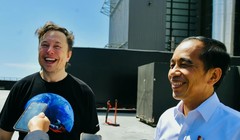 Tỉ phú Elon Musk và Tổng thống Indonesia Joko Widodo (Ảnh: Handout)
