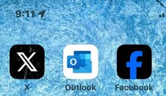 Logo Facebook hôm 31/8 bất chợt được đổi màu, với nền màu đen và chữ f màu xanh