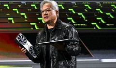 Ông Jensen Huang giới thiệu dòng chip đồ họa Blackwell GeForce RTX 50 Series và laptop RTX 5000 tại triển lãm CES hôm 6/1. Ảnh: Getty Images