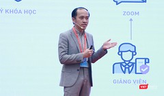 Ông Vũ Ngọc Sơn thuyết trình về nền tảng nCademy.