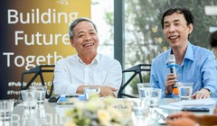 Chủ tịch CMC Nguyễn Trung Chính (bên trái) và chuyên gia kinh tế Võ Trí Thành