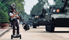 Lê Bảo Hân thực hiện các cảnh quay ấn tượng với thiết bị chuyên dụng tại Đại lễ A80. Ảnh: FB nhân vật