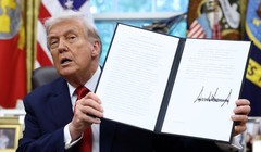 Tổng thống Trump ký sắc lệnh phê duyệt thỏa thuận chuyển nhượng TikTok. Ảnh: Reuters