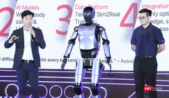 Ông Ngô Quốc Hưng giới thiệu về robot VR H3 của VinRobotics