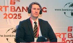 Ông Richard Holland