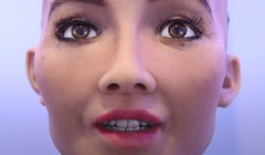 Sophia - công dân robot đầu tiên trên thế giới (Ảnh Business Insider)