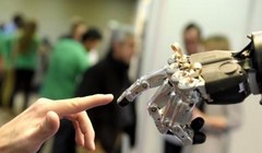 Erica, một robot Nhật Bản 23 tuổi, đang chuẩn bị mọi mặt để chuẩn bị bắt đầu vai trò mới của mình với tư cách một phát thanh viên vào tháng 4/2018 (ảnh Reuters)