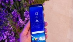 Chiếc Galaxy S8 năm ngoái đã đặt ra một chuẩn mực mới cho thiết kế điện thoại thông minh (Ảnh Business Insider)