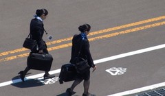 Tiếp viên hàng không là người nắm chắc các thủ thuật để bạn có một chuyến bay tuyệt vời (Ảnh Business Insider)