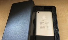 Nguyên mẫu iPhone cực hiếm này đang được rao bán trên eBay (Ảnh eBay)
