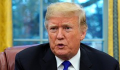 Tổng thống Trump phủ nhận cáo buộc xung quanh việc dừng viện trợ quân sự cho Ukraine (Ảnh: Reuters)