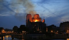 Nhà thờ Đức Bà năm nay không có Giáng sinh (Ảnh: AP)