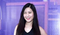 Hương Tràm kín đáo sau khi gây sốc với mốt “không quần” 