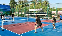 Đang chơi pickleball bị đột quỵ: Bác sĩ đưa ra lời khuyên với người chơi thể thao mùa lạnh