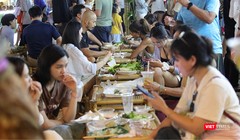 Hàng ngàn người tham dự và thưởng thức tại Lễ hội du lịch ẩm thực Đà Nẵng 2025.