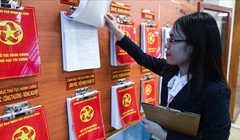 Bỏ hình thức kỷ luật giáng chức, hạ bậc lương với công chức, cán bộ