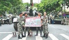 Nổi tiếng với tranh vẽ "Bác Hồ với thiếu nhi” bằng phấn, thầy giáo xúc động, tự hào