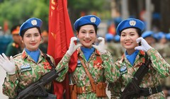 Nữ trung úy diễu binh "gây sốt" với vẻ đẹp rạng ngời: Bố là động lực để thực hiện tốt nhiệm vụ