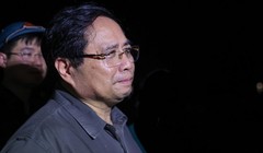 Giọt nước mắt của Thủ tướng giữa đêm lũ