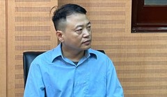 Shark Bình tại cơ quan điều tra.