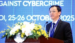  Thay vì cấm đoán, cha mẹ nên đồng hành cùng con trên hành trình số