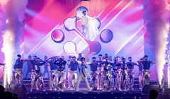 Chủ tịch KienlongBank kể thương hiệu qua màn diễn 'hot' như anh trai vượt ngàn chông gai