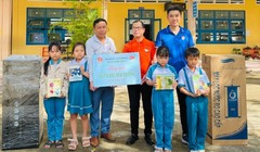 Tuổi trẻ Vietsovpetro hướng về vùng lũ Gia Lai với chương trình “Tiếp bước đến trường”