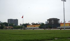 Tòa nhà trên phố Lê Trực