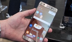 Bút S-Pen mới đã nhỏ hơn phiên bản cũ 0,7mm để tạo ra cảm giác giống với bút bi trên thực tế hơn.