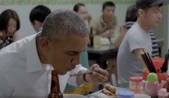 Hình ảnh ông Obama dùng đũa ăn bún chả trong clip quảng bá của CNN.