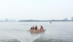 Bố trí 40 máy sục tạo ô xy cho Hồ Tây từ chiều 2/10.