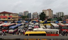 Các bến xe và bãi đỗ ở Việt Nam hiện nay đa phần lạc hậu, hệ thống quản lý còn rườm rà.