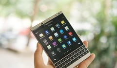 BlackBerry Passport màu bạc hiện có giá bán 8,99 triệu đồng. Ảnh: Thành Duy.