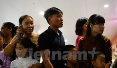 Gia đình ba thuyền viên mong ngóng người thân trở về.