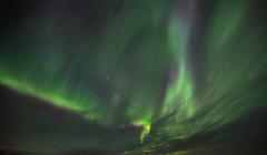 "Drone Lighting" được khởi xướng bởi nhiếp ảnh gia Reuben Wu. Để chụp được những tấm ảnh đêm ấn tượng, người chụp đã gắn thêm các thiết bị trợ sáng lên Drone (máy bay không người lái).  