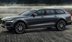 Điểm nhấn của Volvo V90 Cross Country nằm ở hệ dẫn động 4 bánh toàn thời gian, chiều cao gầm tăng lên 218 mm và khung gầm tối ưu hóa để phù hợp với mọi loại thời tiết cũng như địa hình