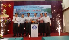 Nghi thức bấm nút chính thức khai trương 32 dịch vụ trực tuyến thuộc lĩnh vực đường thủy nội địa- (Ảnh: TTXVN).